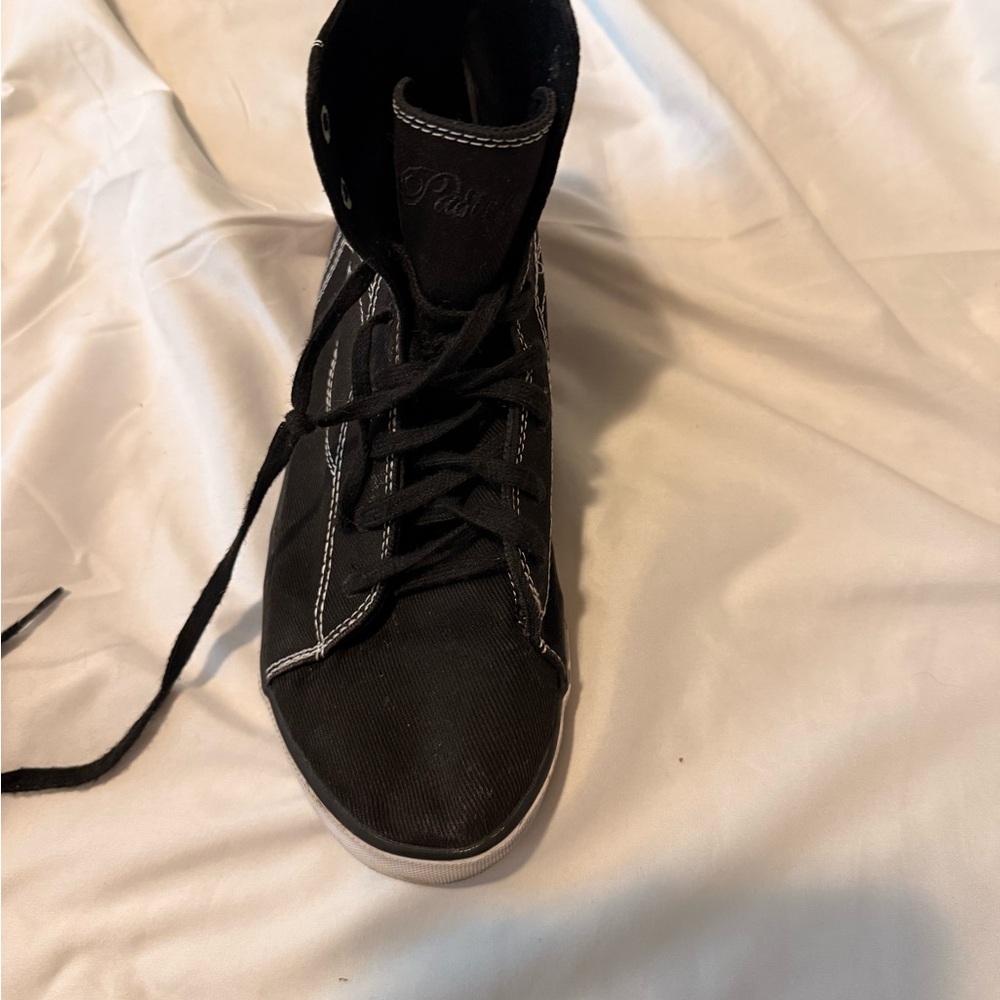 Woman’s  Black High-Top Sneakers